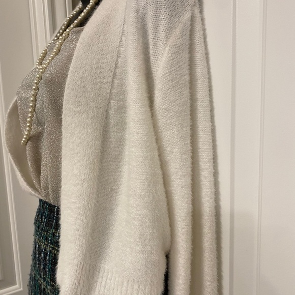 Kizz Cream Crop Fuzzy Sweater - Size L - Picture 3 of 8
